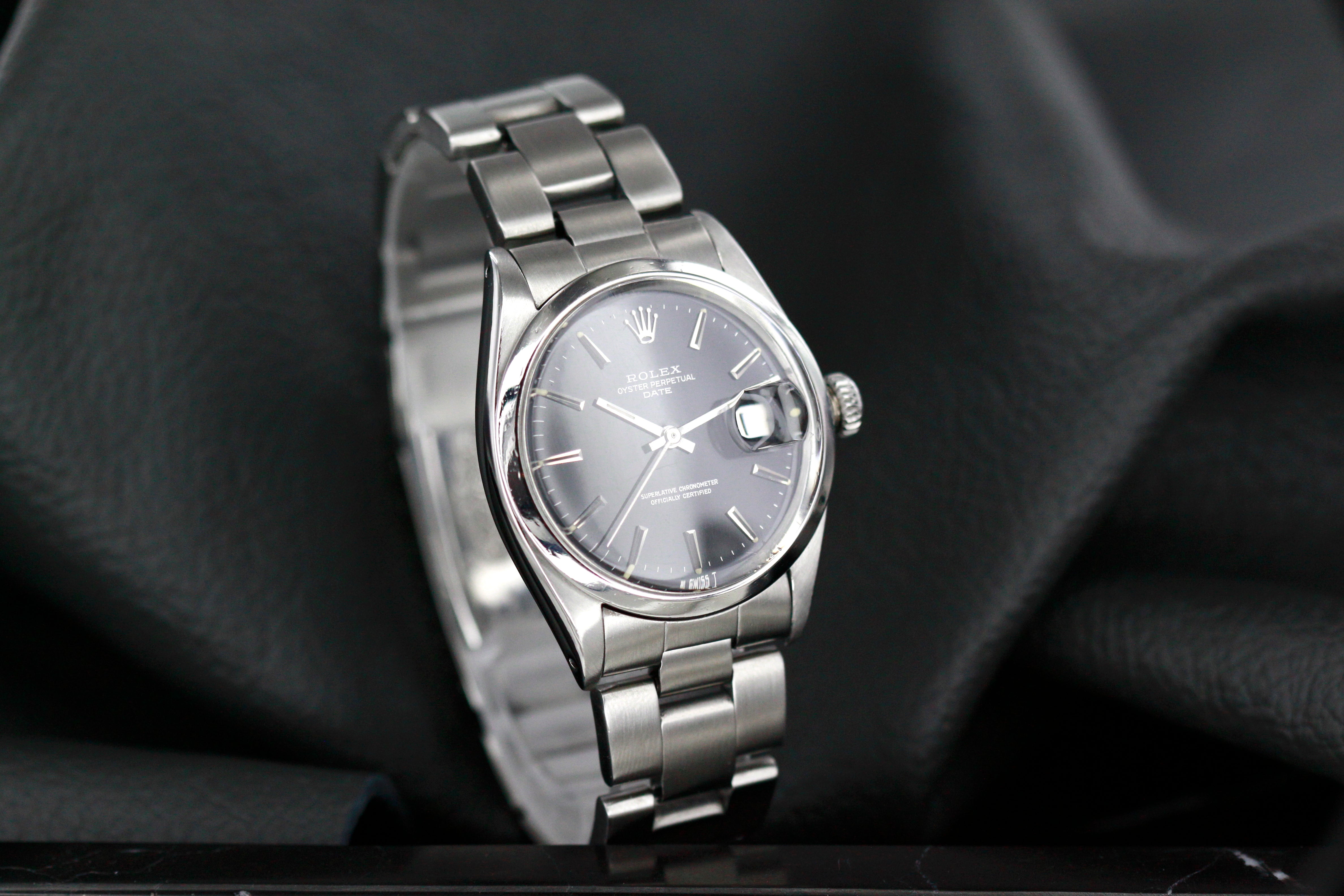ROLEX DATE Black dial ref 1500 from 1970 with amazing Patina